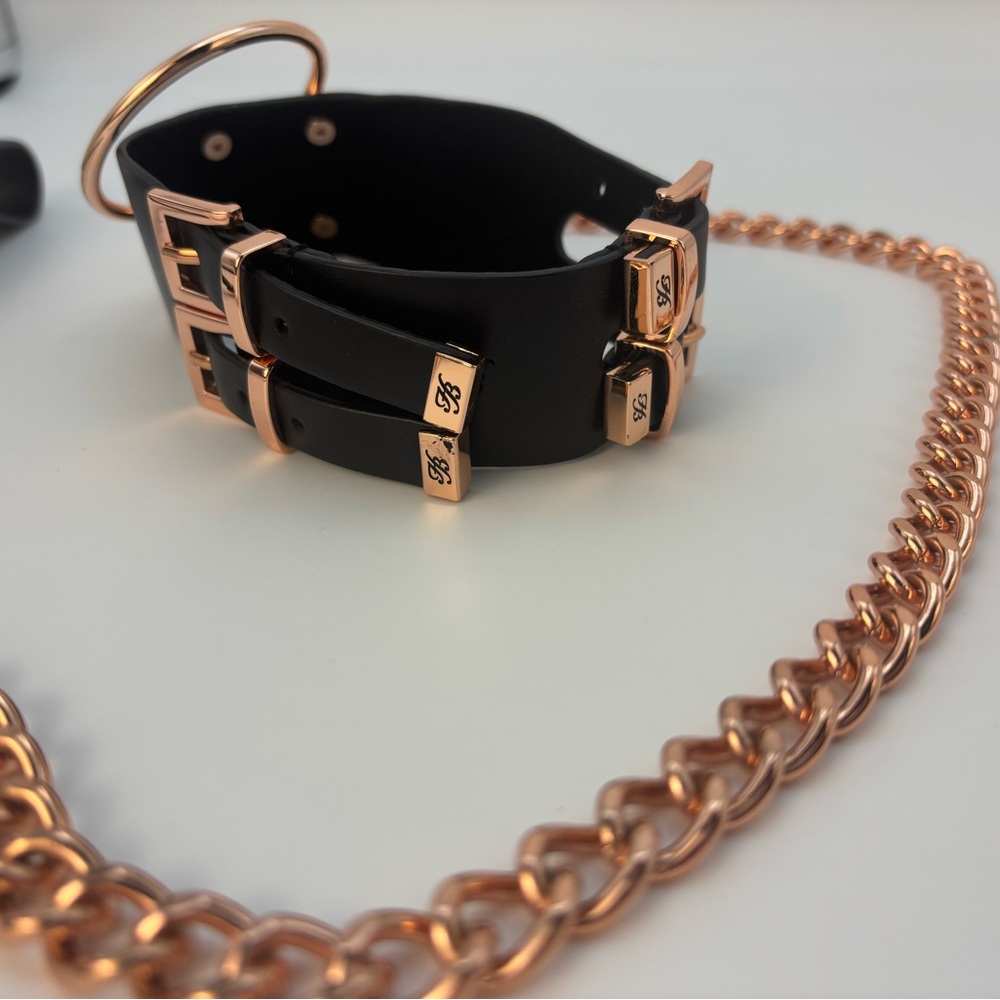 Satisfy your submissive side with this luxurious Leather Collar - Picture 6 of 7